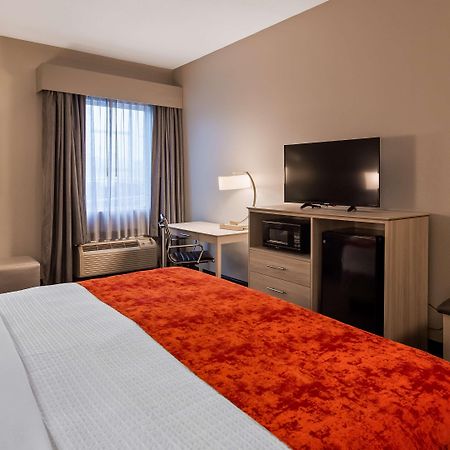 Best Western Plus New Cumberland Bagian luar foto