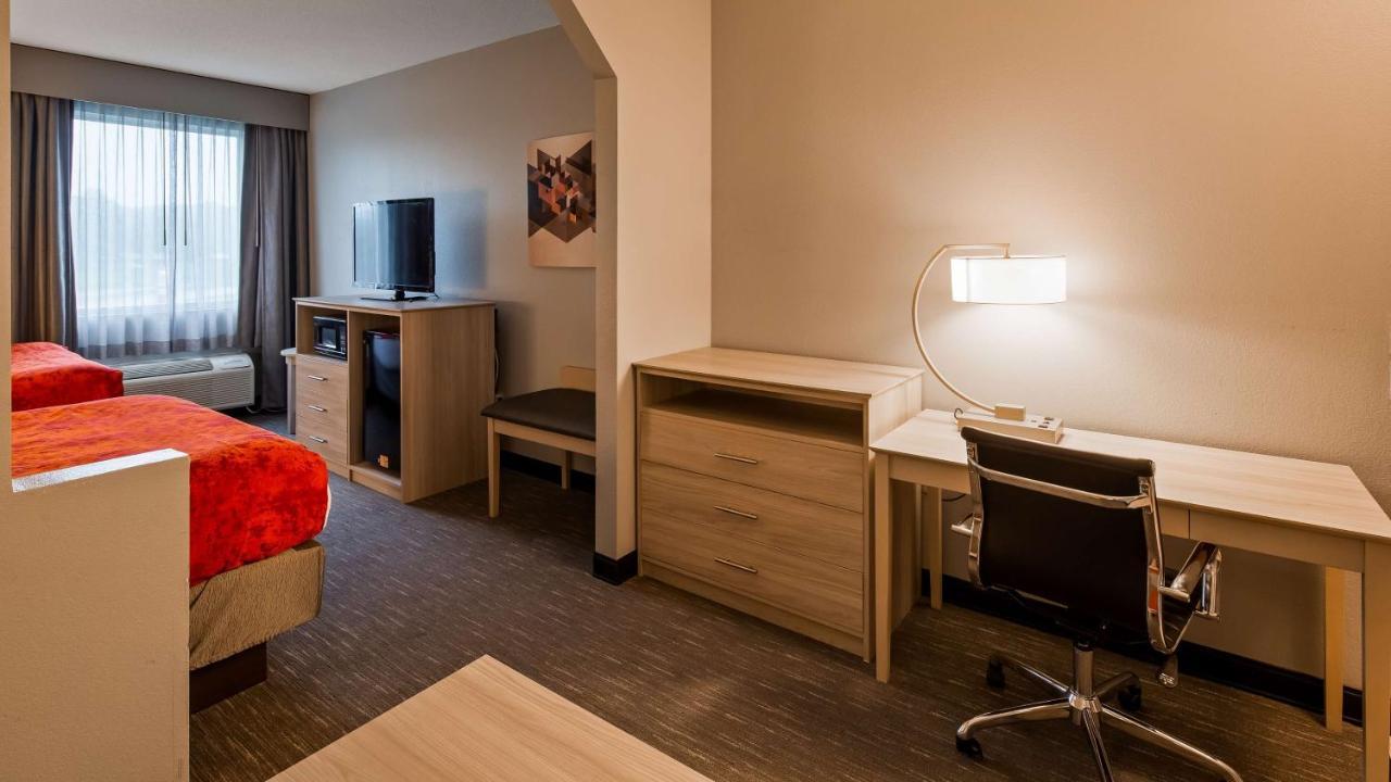 Best Western Plus New Cumberland Bagian luar foto