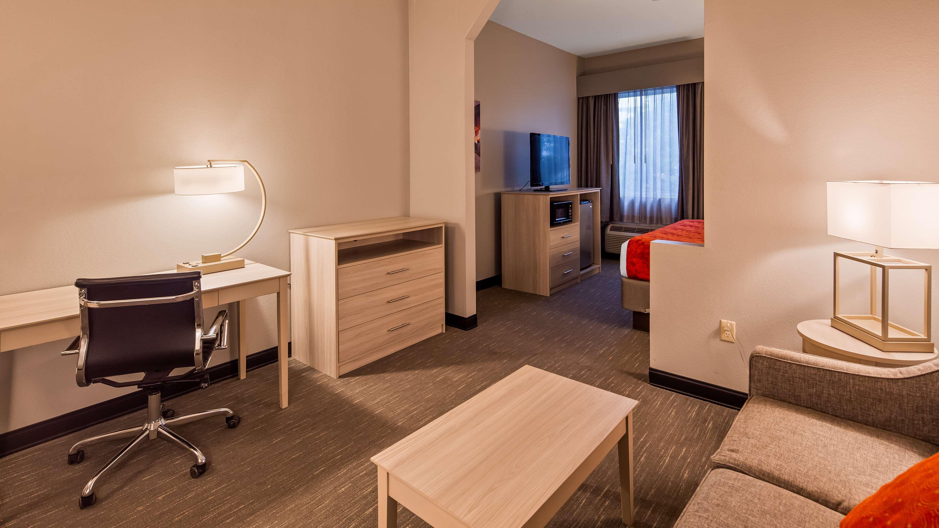 Best Western Plus New Cumberland Bagian luar foto