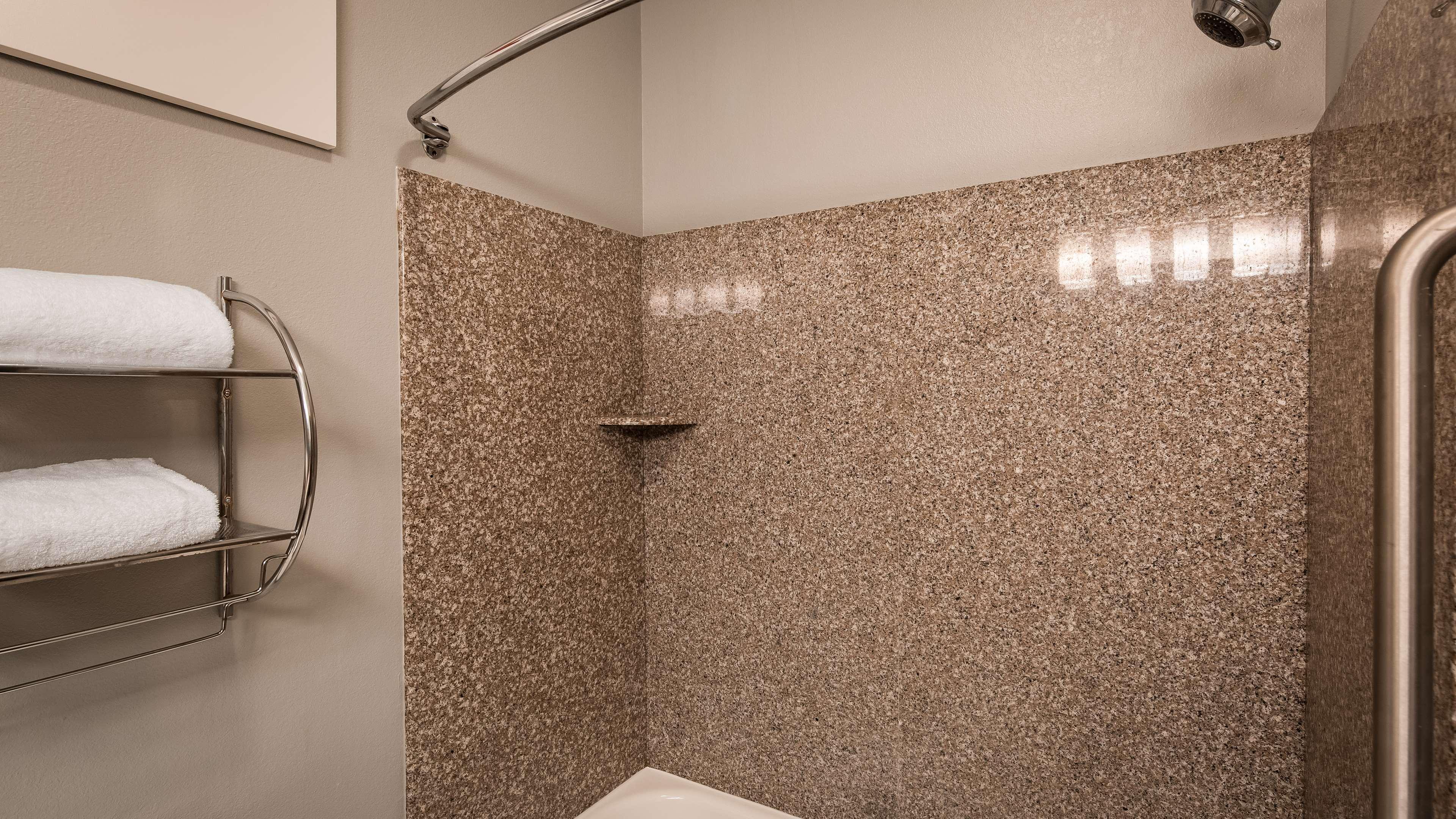 Best Western Plus New Cumberland Bagian luar foto