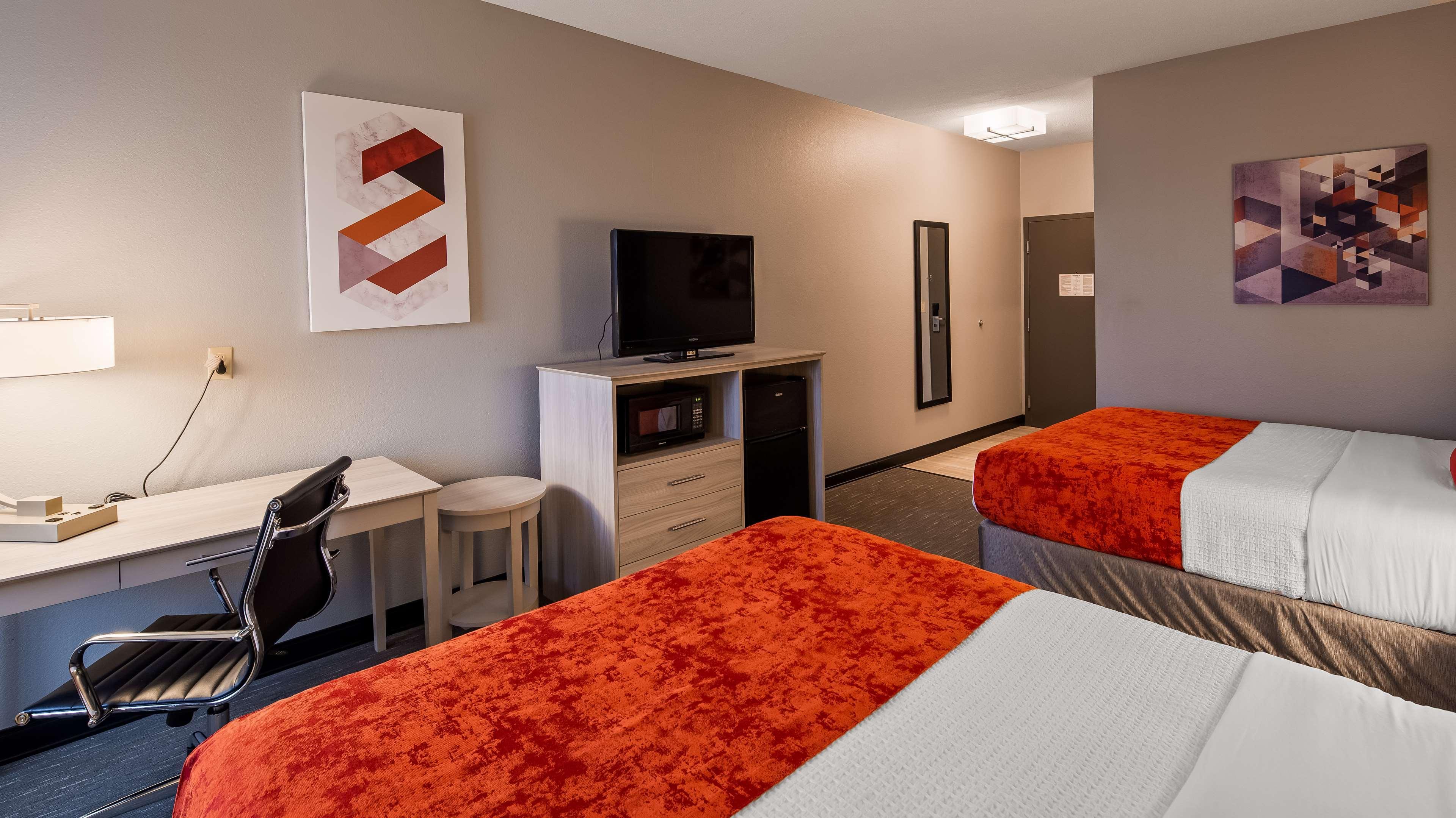 Best Western Plus New Cumberland Bagian luar foto
