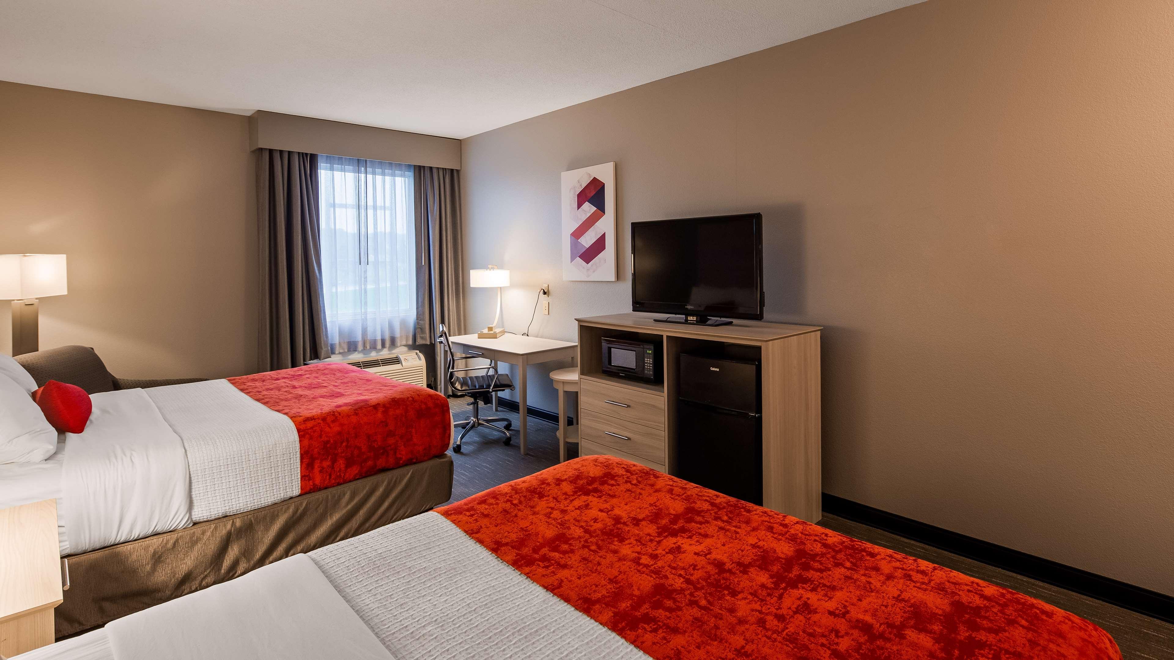 Best Western Plus New Cumberland Bagian luar foto