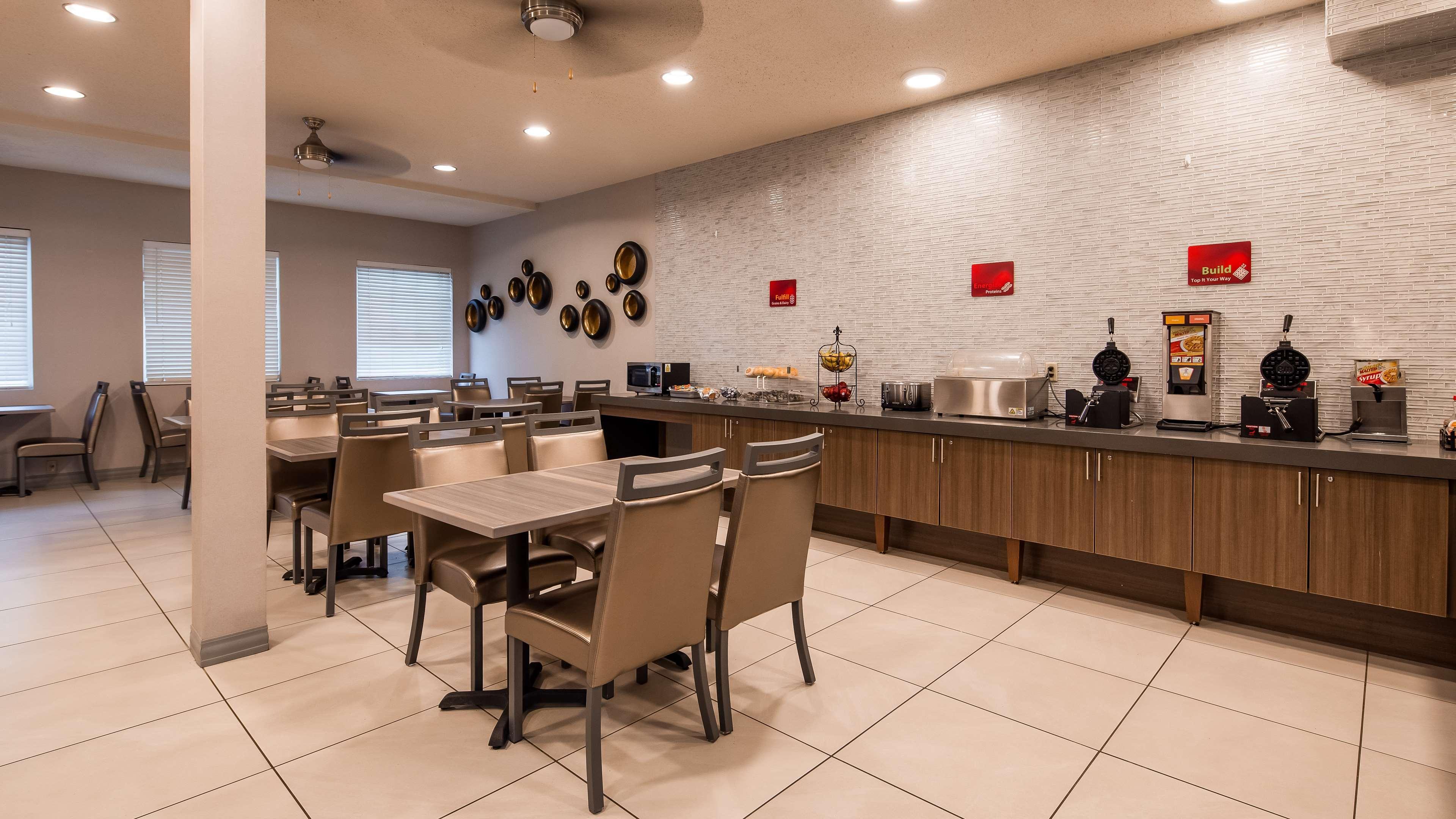 Best Western Plus New Cumberland Bagian luar foto