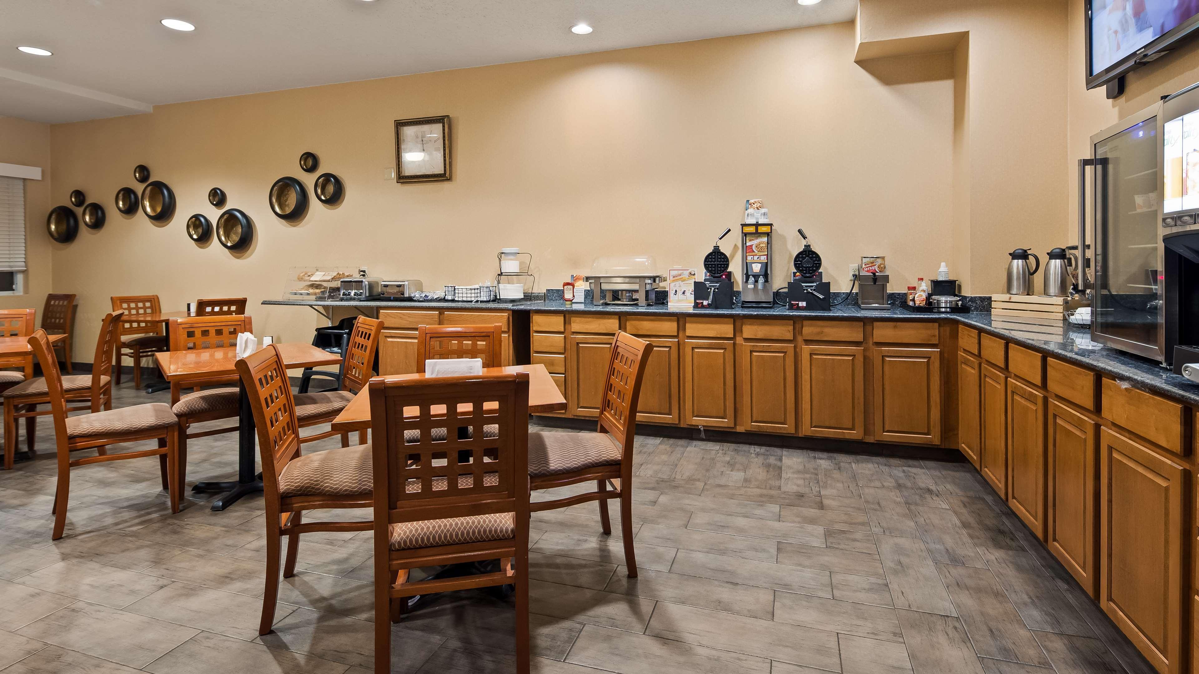 Best Western Plus New Cumberland Bagian luar foto