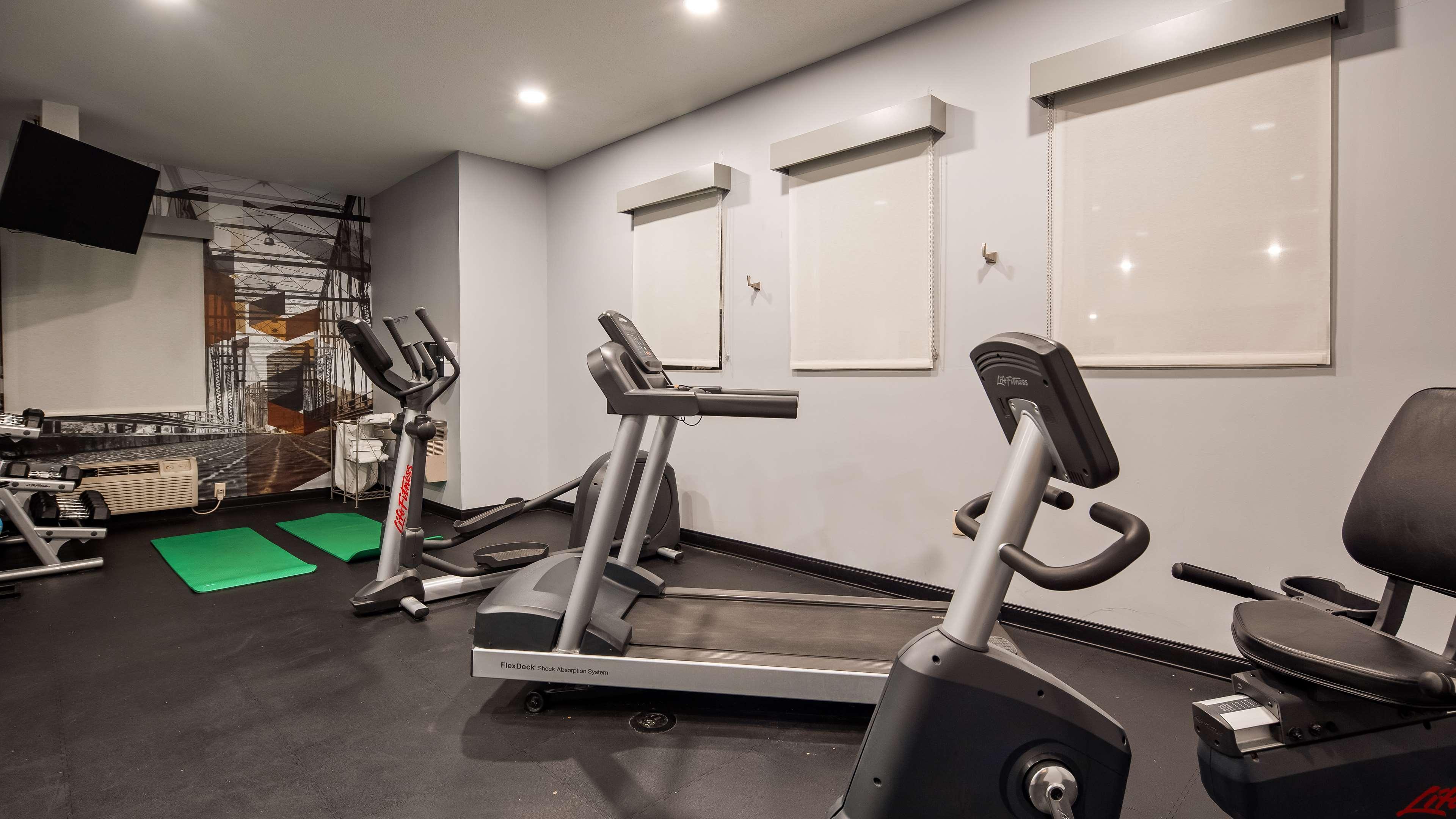 Best Western Plus New Cumberland Bagian luar foto