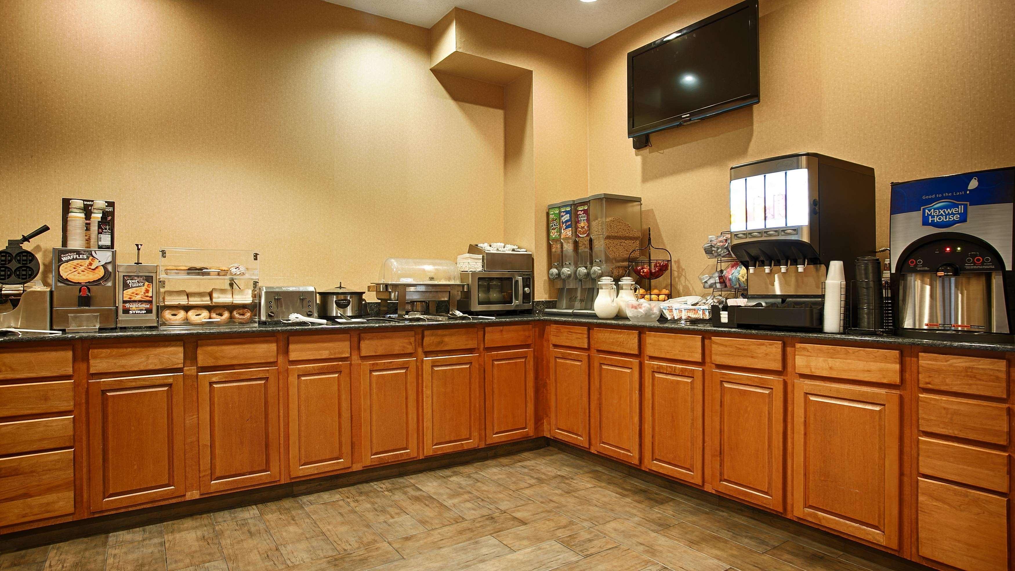 Best Western Plus New Cumberland Bagian luar foto
