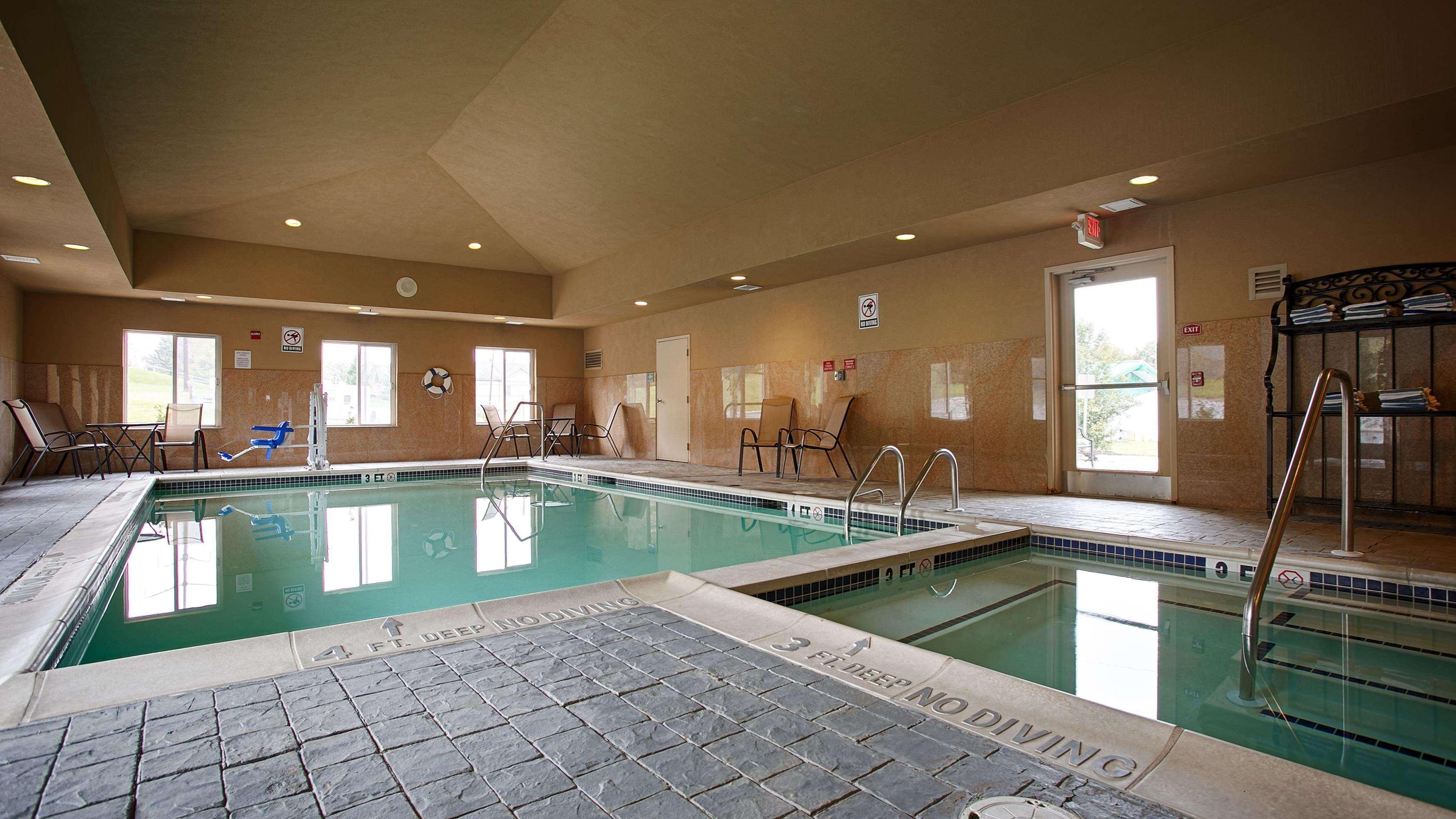 Best Western Plus New Cumberland Bagian luar foto