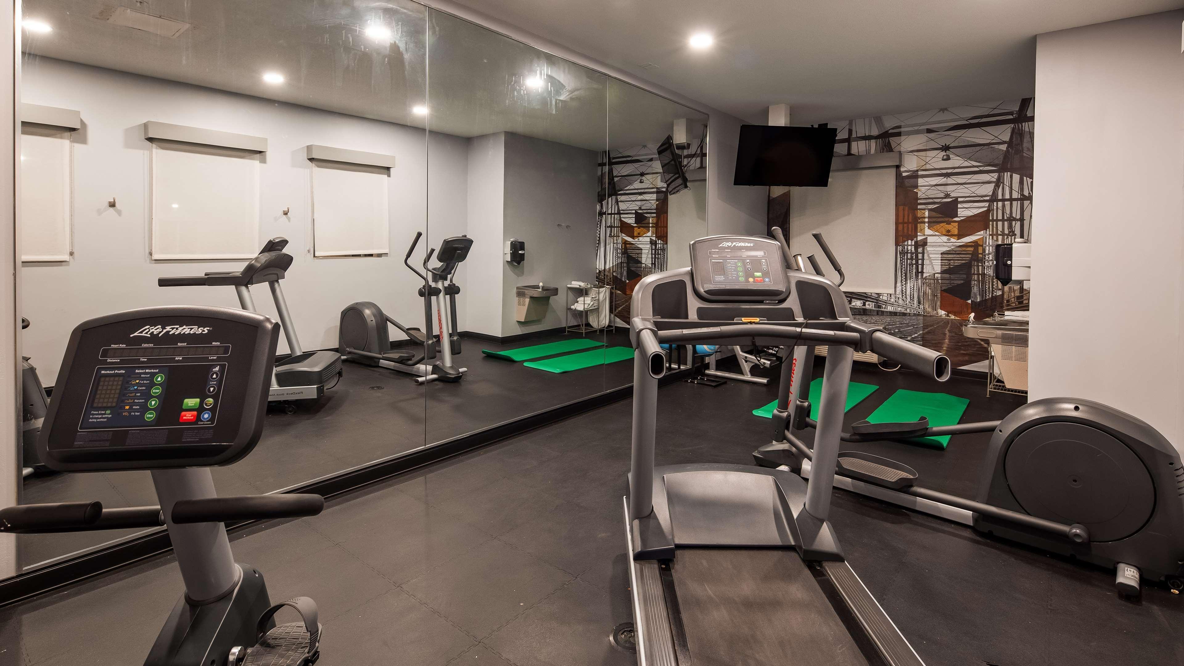 Best Western Plus New Cumberland Bagian luar foto