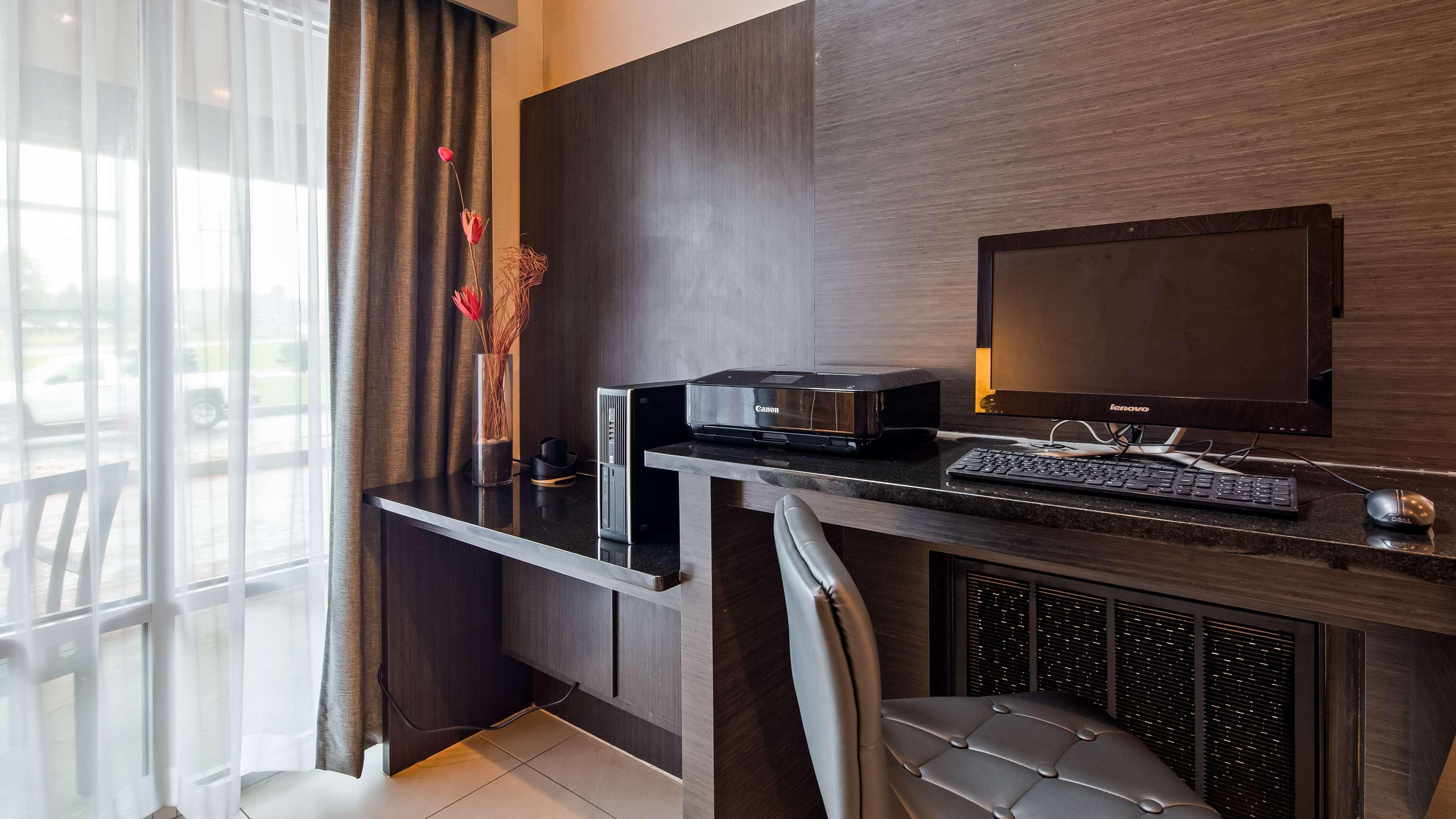 Best Western Plus New Cumberland Bagian luar foto