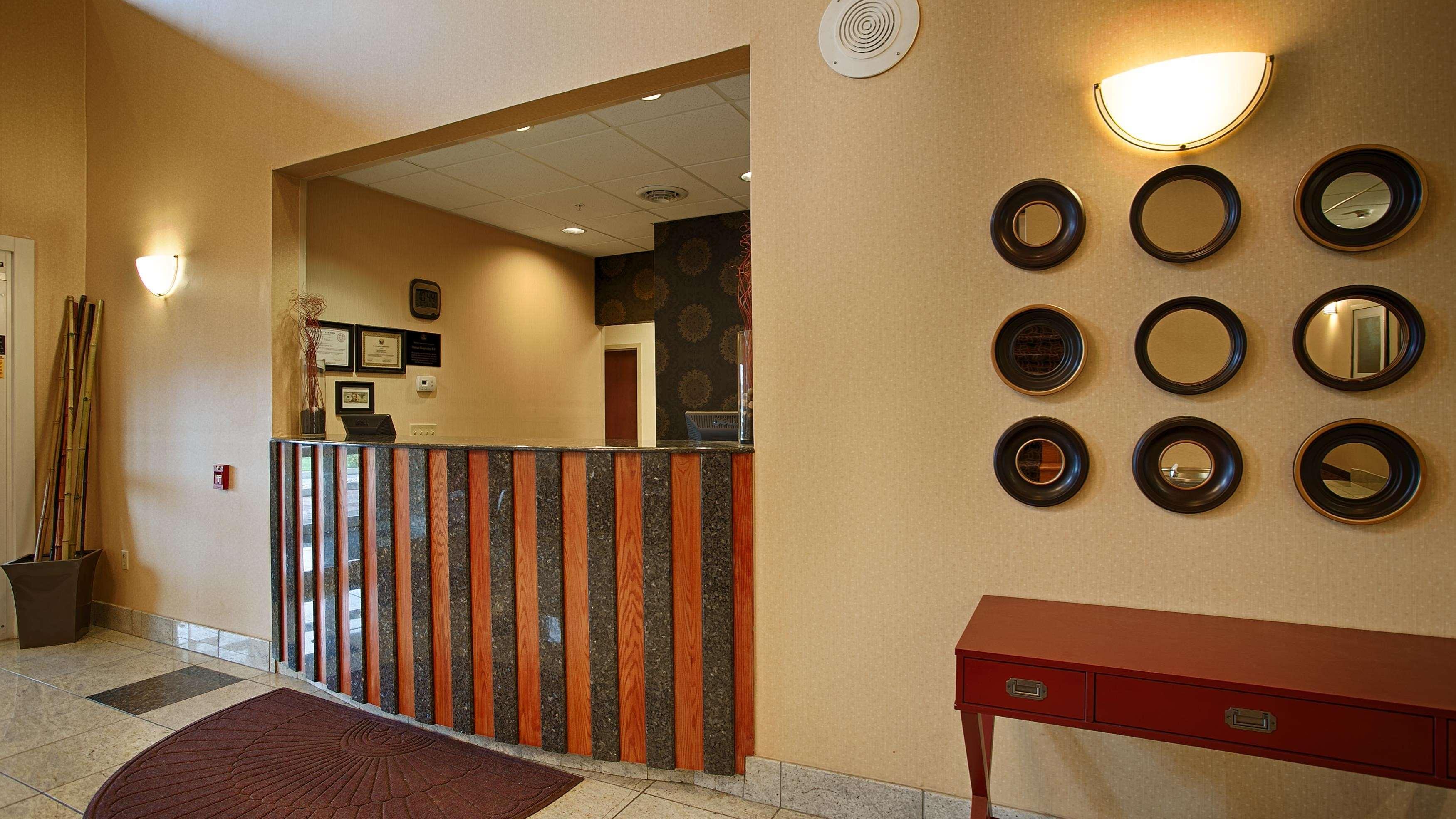 Best Western Plus New Cumberland Bagian luar foto