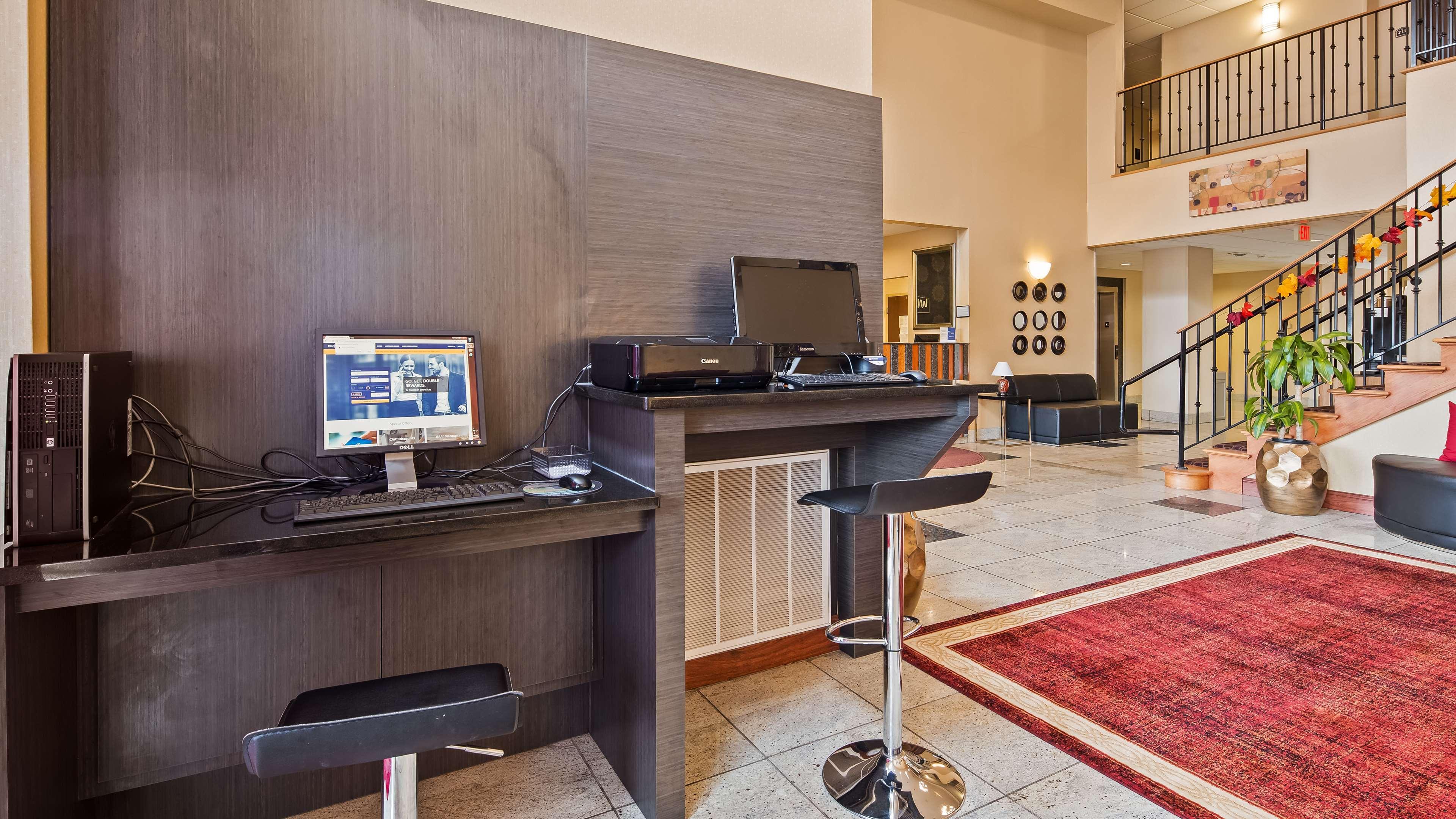 Best Western Plus New Cumberland Bagian luar foto