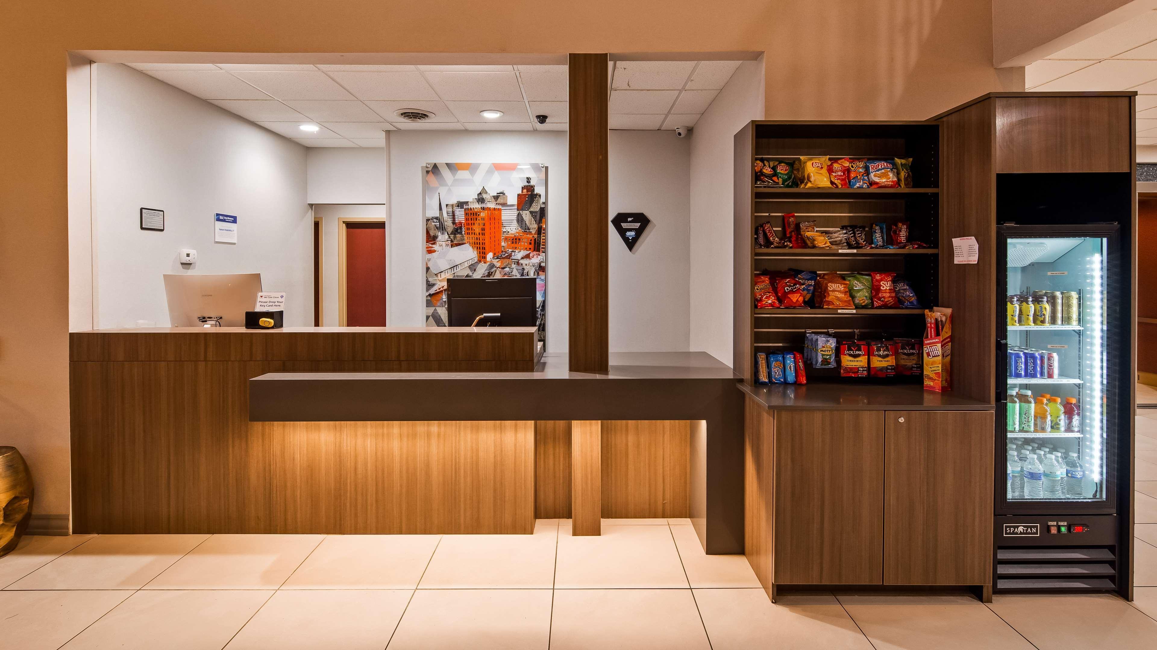 Best Western Plus New Cumberland Bagian luar foto