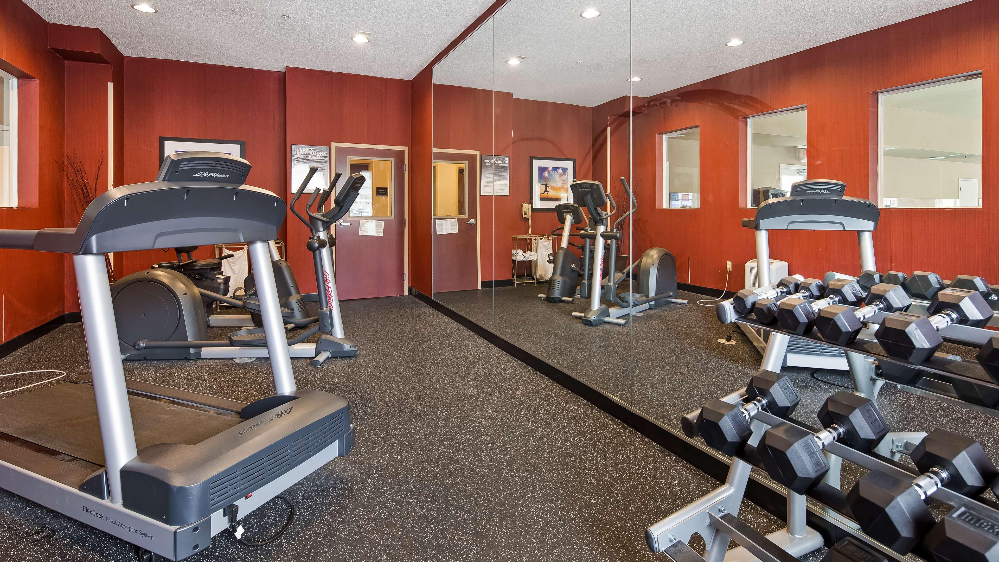 Best Western Plus New Cumberland Bagian luar foto