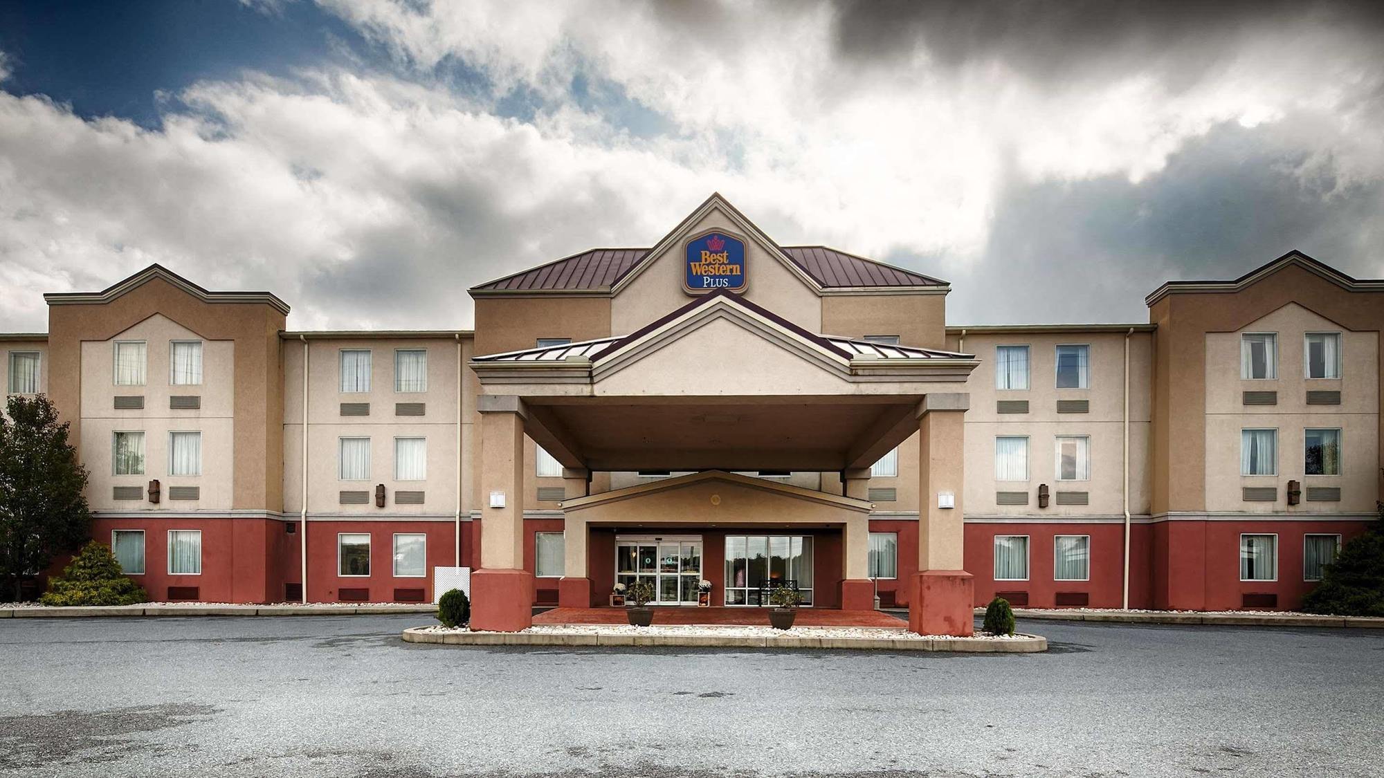 Best Western Plus New Cumberland Bagian luar foto