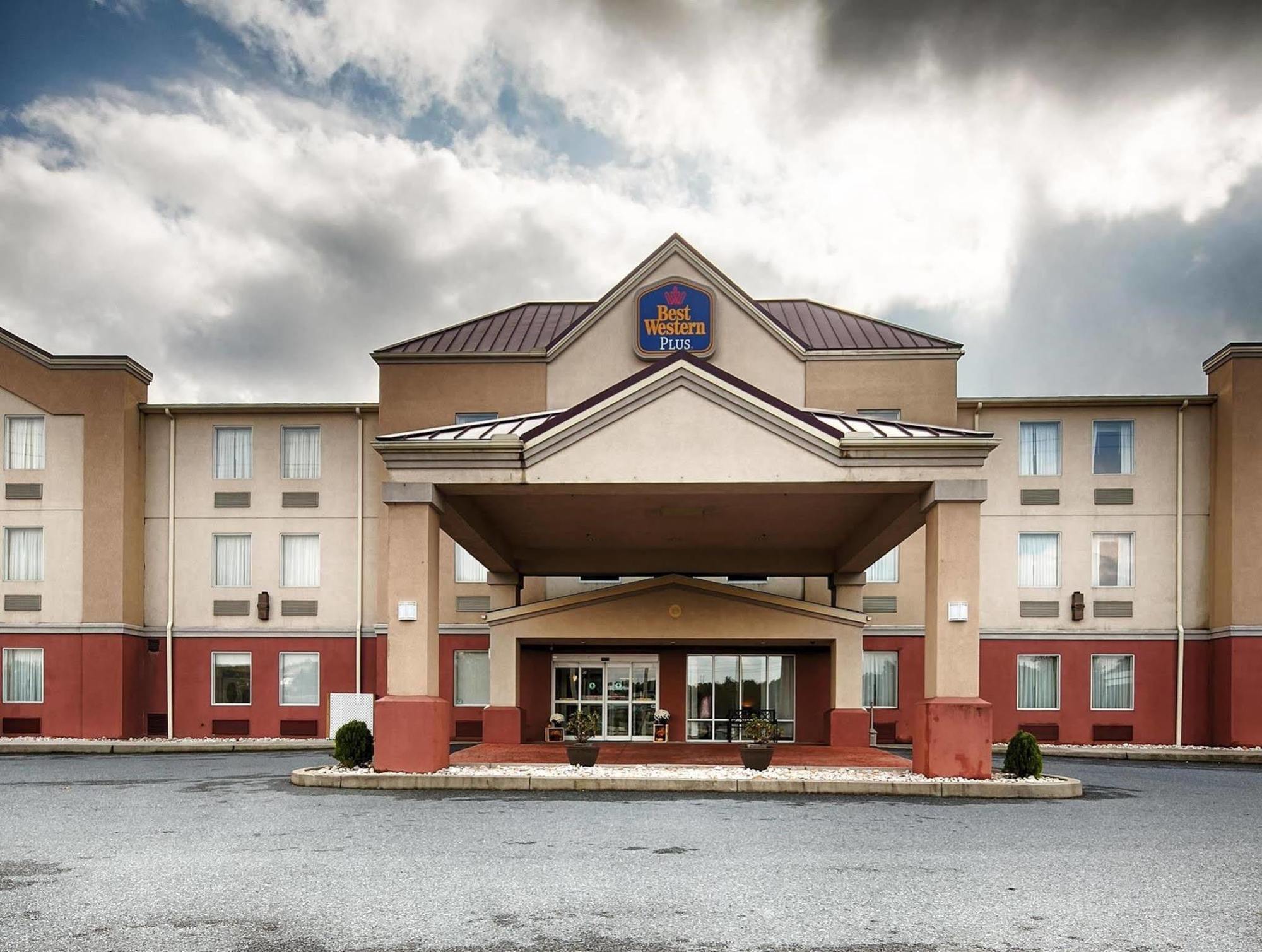 Best Western Plus New Cumberland Bagian luar foto