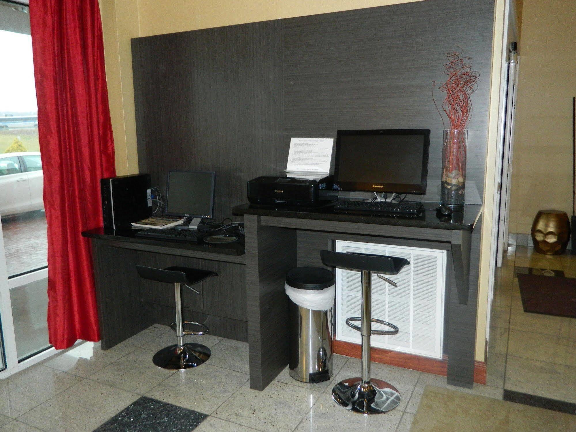 Best Western Plus New Cumberland Bagian luar foto