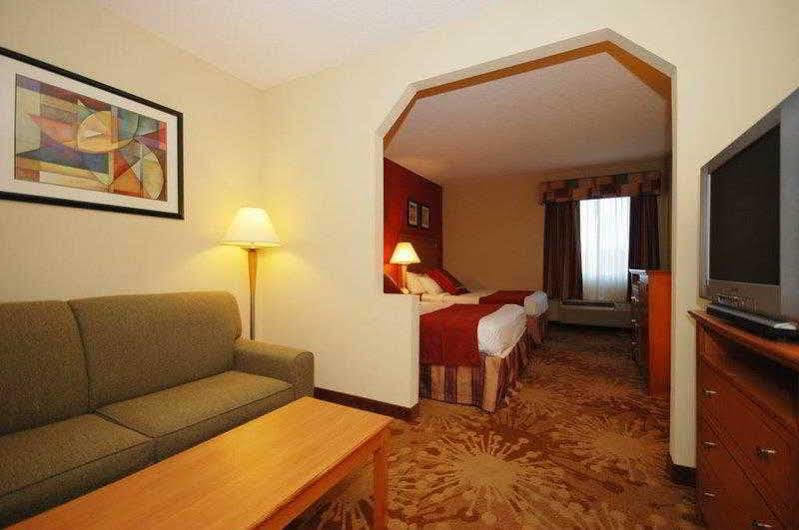 Best Western Plus New Cumberland Bagian luar foto