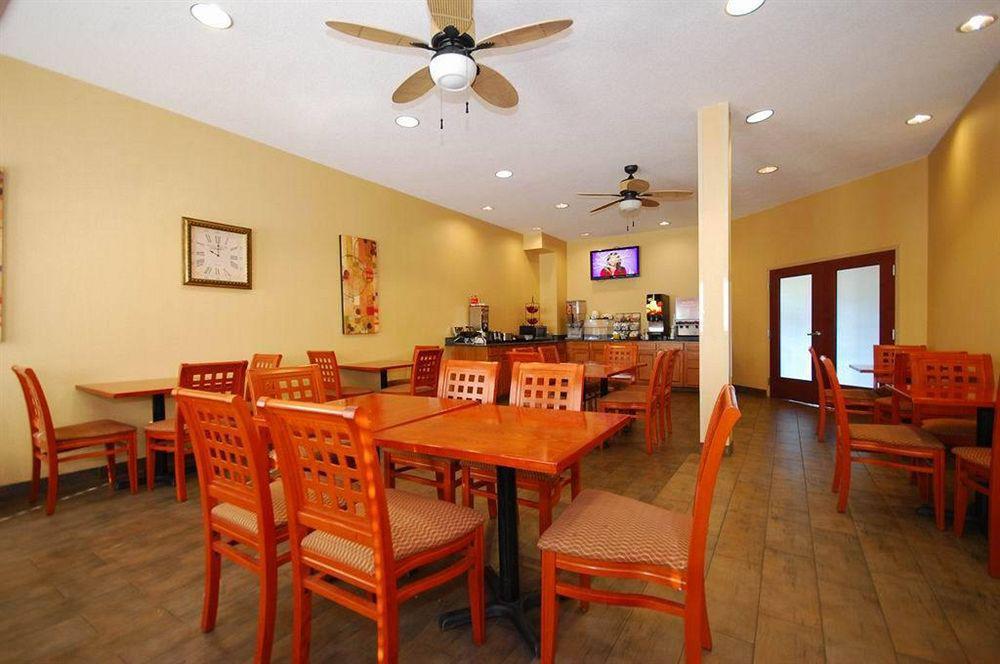 Best Western Plus New Cumberland Restoran foto